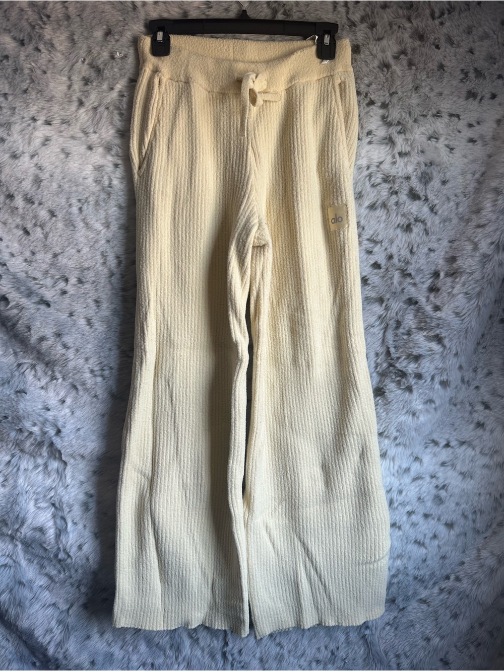 700. Alo Yoga Snuggle Up Sweater High-Waist Wide Leg Pants xs
